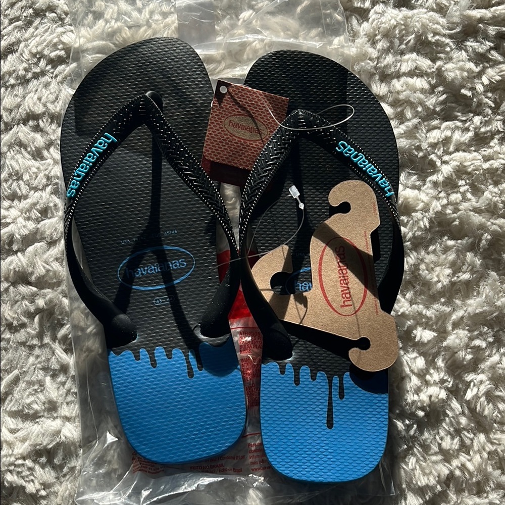 🌴 Havaianas Black and Blue Flip Flops